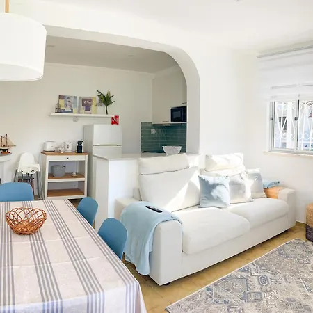 Paradise In Lagoa - House Near The With Garden & Bbq Feriehus *