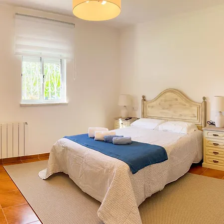 Holiday home Paradise In Lagoa - House Near The With Garden & Bbq Sesimbra