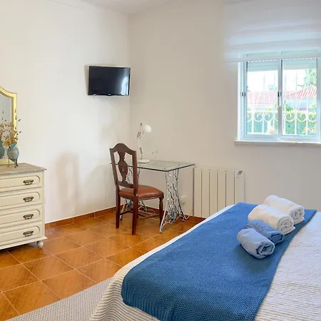 Paradise In Lagoa - House Near The With Garden & Bbq Feriehus *